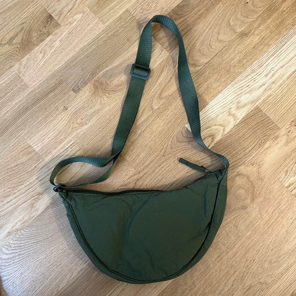 Uniqlo round mini shoulder bag in olive